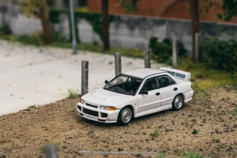 Tarmac Works Tarmac Works 1/64 Mitsubishi Lancer RS Evolution III White - Lamley Special Edition